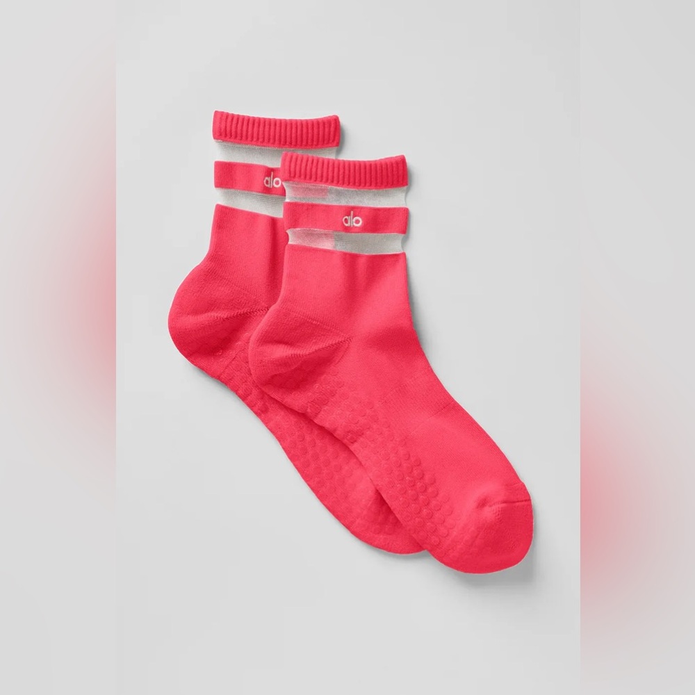 ALO YOGA | ✨NEW✨ Women's Pulse Grip Sock in Candy Red